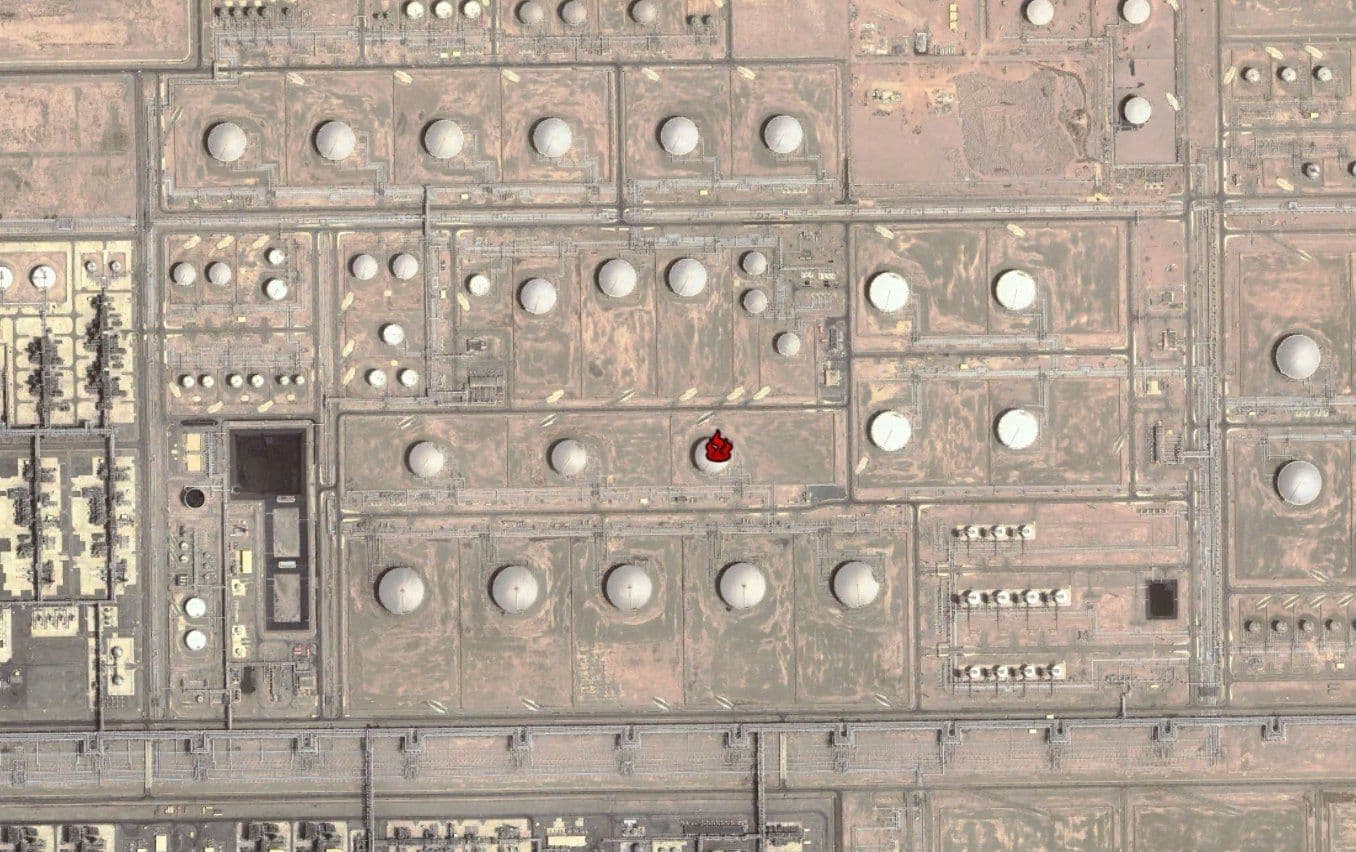 @✡︎𝐋𝐢𝐯𝐞𝐈𝐫𝐚𝐧𝐍𝐞𝐰𝐬🇮🇷🇮🇱: 🚨🇸🇦🇾🇪🦀
The fire at Aramco's Jazan refinery continues to burn
Satellite images captured by the Chinese Beijing 3A satellite show that the fire at Saudi Aramco's Jazan refinery continues three da