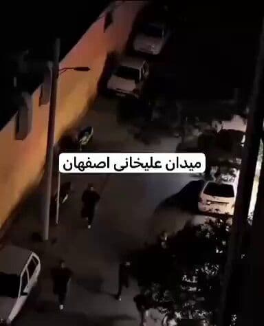 @Eli Afriat 🇮🇱: 🇮🇷 | According to opposition claims, the Basij is "carrying out a massacre" against protesters at the scene; heavy machine guns are being used.
It is also alleged that the regime has begun restrict