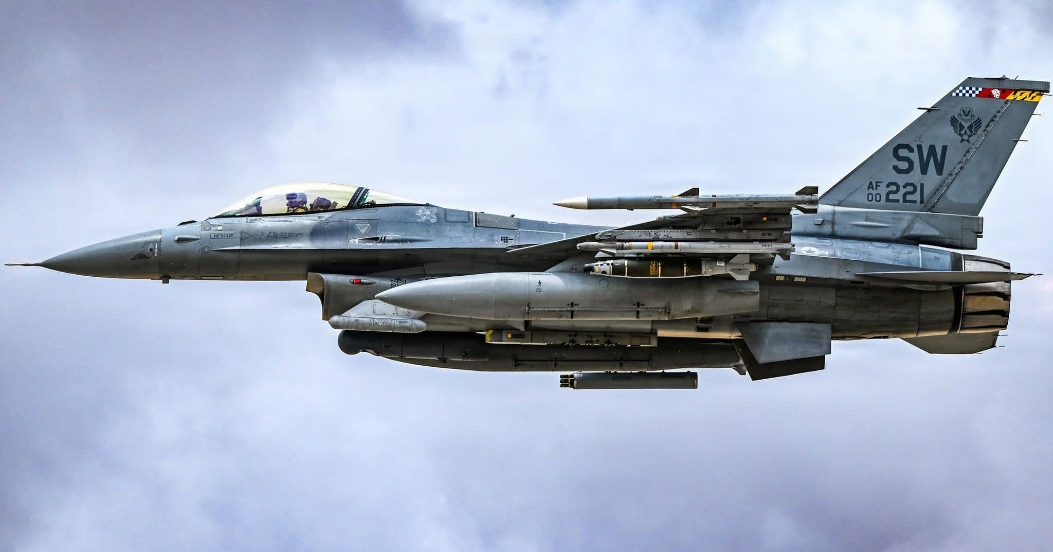 @Open Source Intel: CENTCOM: F-16CM Block 50/52 Loadout
• LAU 131 rocket launcher loaded with 7 AGR 20F APKWS II precision guided rockets
• AN/AAQ 28 Litening targeting pod
• AN/ASQ 213 HARM Targeting System (HTS) pod