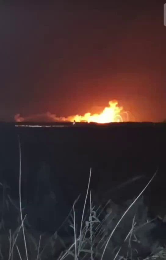 @Babak Taghvaee - The Crisis Watch: BREAKING: These two videos from the city of Abadan in southwestern Iran appear to show massive secondary explosions following a U.S. Army ballistic missile strike on what is believed to be a military
